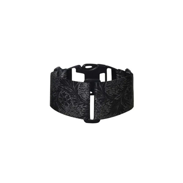 Black elastic Dia-Leg Band for discreet insulin pump use under clothing.