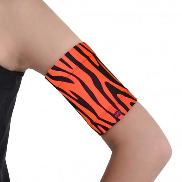 Fluo Dia-Band armband for insulin patch pump and glucose sensor, vibrant design, comfortable fit.