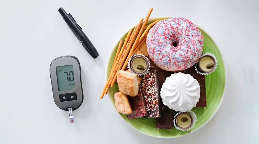 dexcom g7 vs freestyle libre 3 comparison image showing two cgm sensors for diabetes monitoring device comparison Obraz