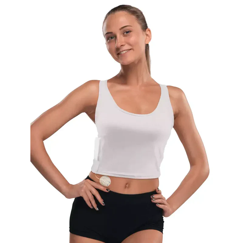 woman wearing white insulin pump crop top with integrated pocket for discreet and comfortable insulin pump support Obraz