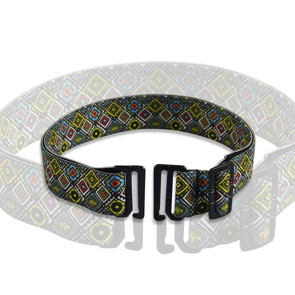 Dia multi-purpose belt with a colorful geometric pattern, adjustable black buckles, designed for comfortable daily diabetes management. Obraz