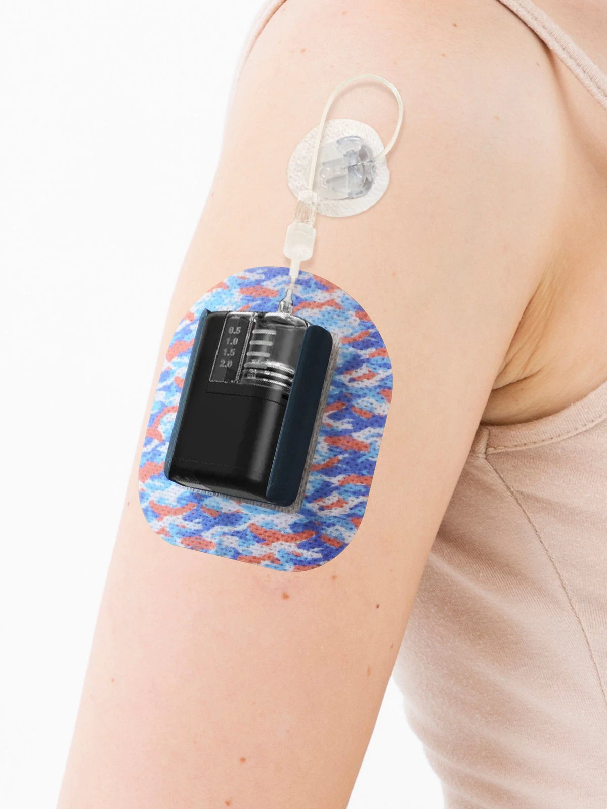 Flow Camo Tandem Mobi patch worn on the upper arm over the Dia-Mobi Clip Obraz