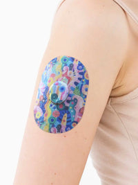 Plaster mocujący do Dexcom G7, wzór Ethereal Bloom, na ramieniu