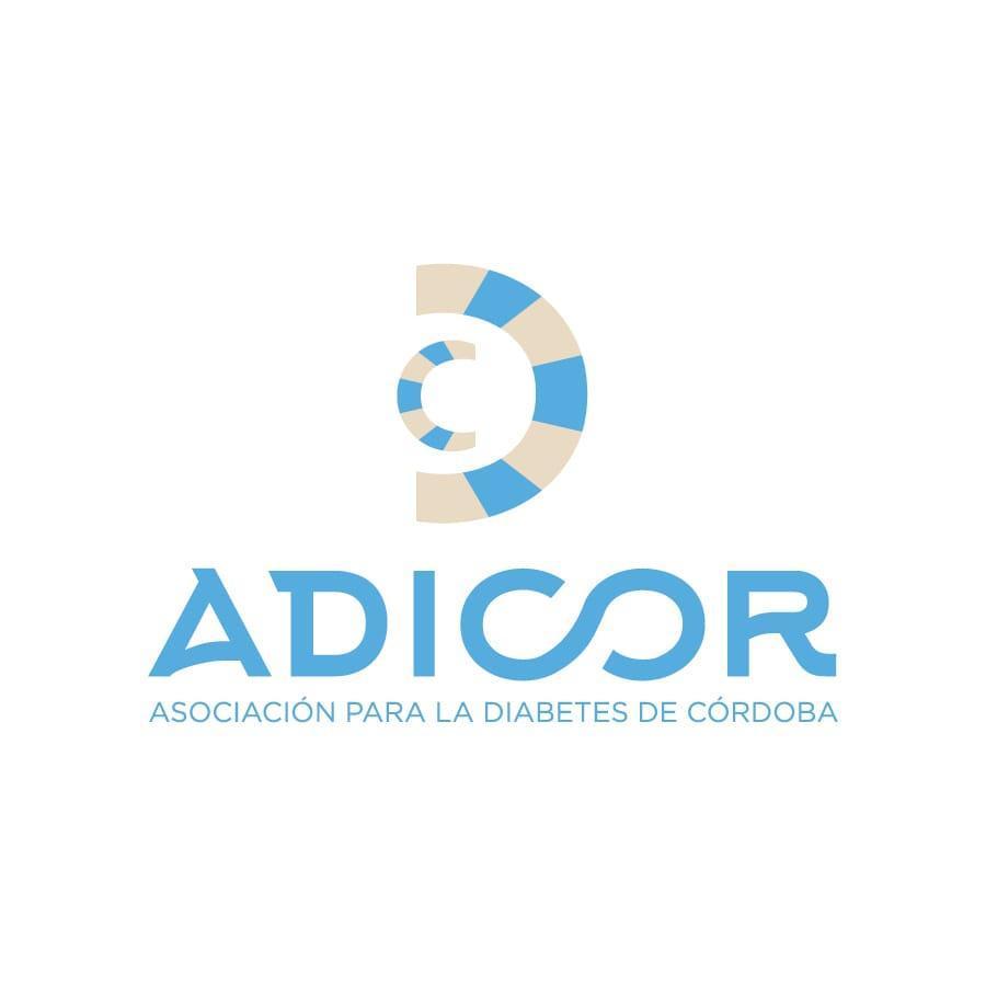 ADICOR logo: blue and beige segmented crescent icon above "ADICOR" and "Asociación para la Diabetes de Córdoba" text. Obraz
