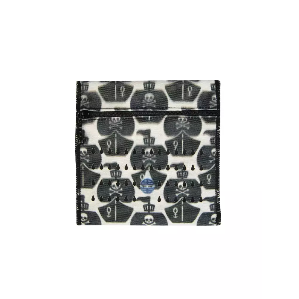 Cooling wallet for insulin, travel case with skull design, keeps meds chilled through water evaporation.