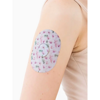 Plaster mocujący do Dexcom G7, seria Spring, na ramieniu, zbliżenie