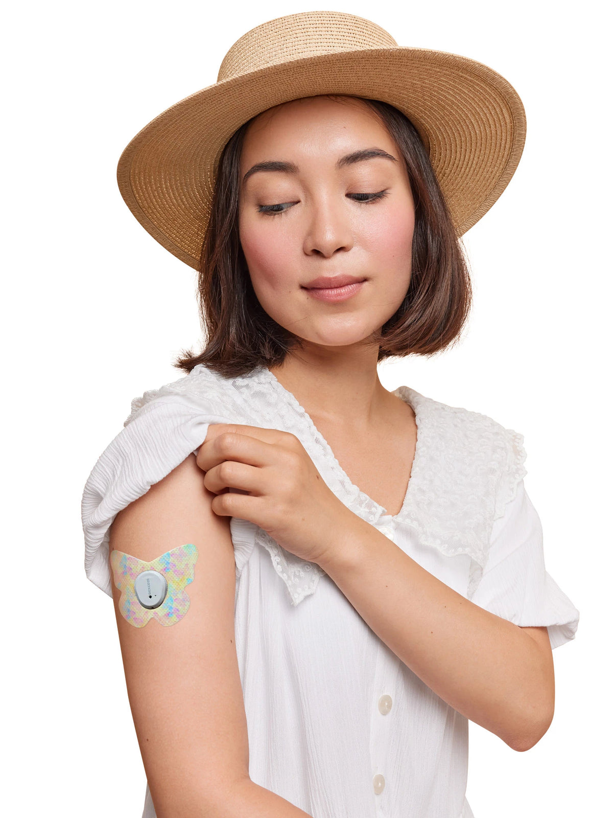 Plaster mocujący do Dexcom G7, kształt: motyl, na ramieniu kobiety