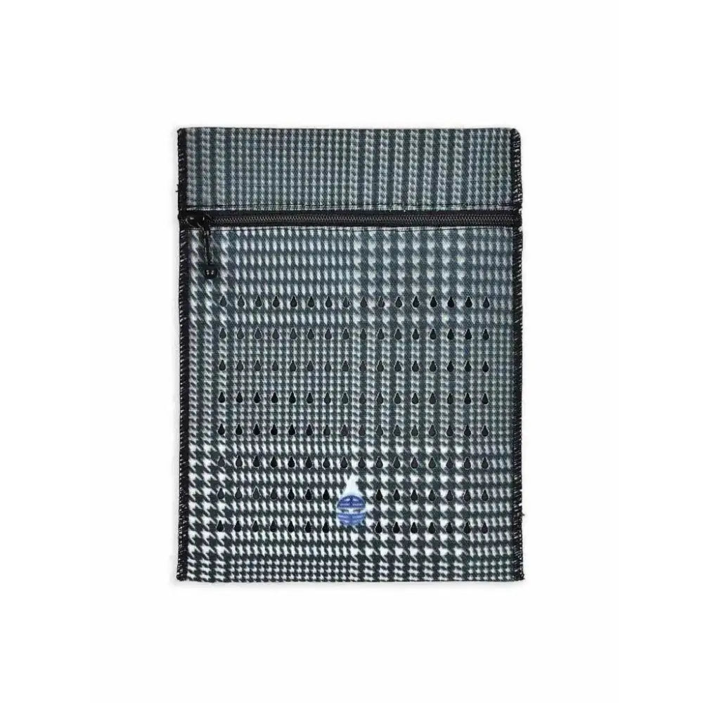 Dia-Cool insulin cooling wallet for 4 pens or 8 vials in a checkered design, eco-friendly, non-electric cooling.