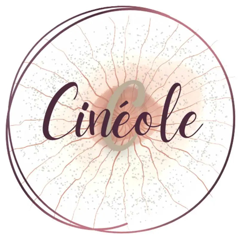 Cinéole blog logo: "Cinéole" in elegant script, with a subtle "C" in the background, encircled by a double ring. Obraz