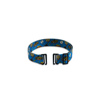 Adjustable blue kids' belt with fun design, suitable for insulin pump pouches, featuring secure metallic hooks.